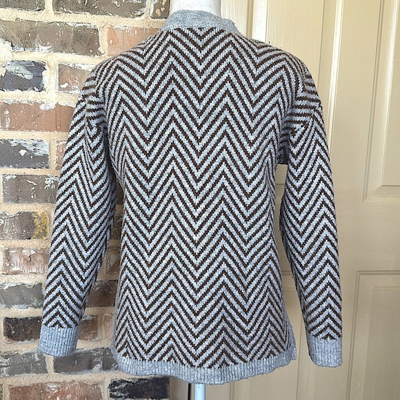 Ann Taylor Petite Gray Brown Herringbone Boyfriend Buttoned Cardigan Sweater XXS - Picture 4 of 12